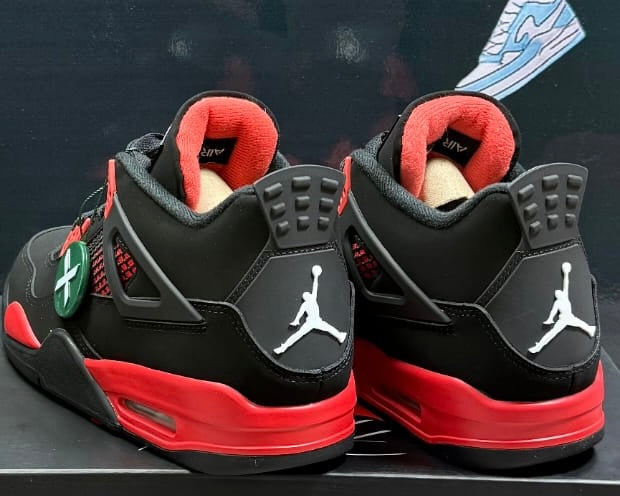 4 Retro Red Thunder