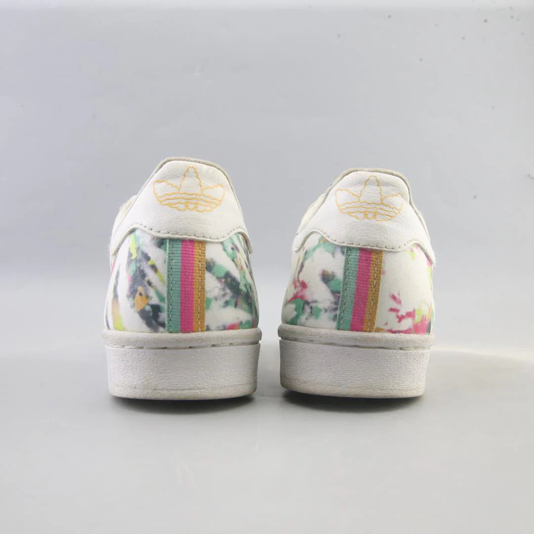 SUPERSTAR