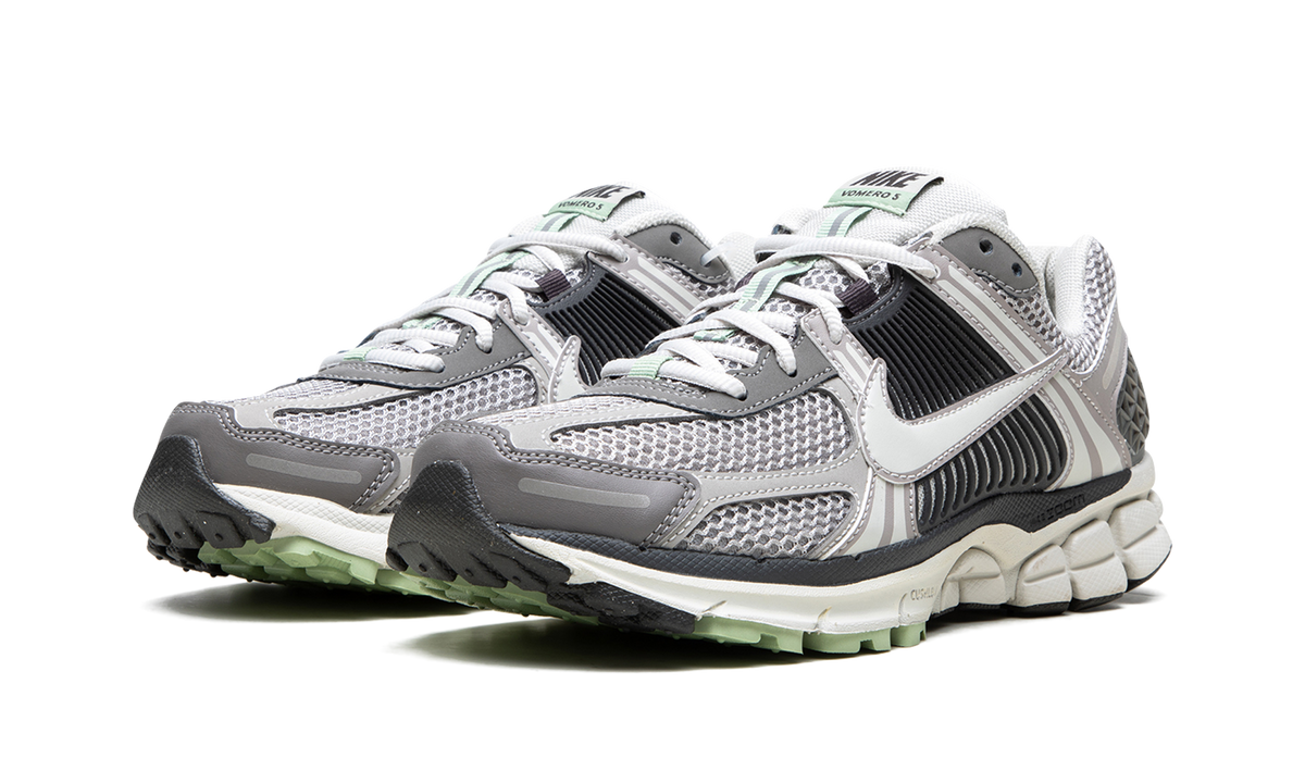 VOMERO 5 WMNS"Cobblestone" FB8825 001
