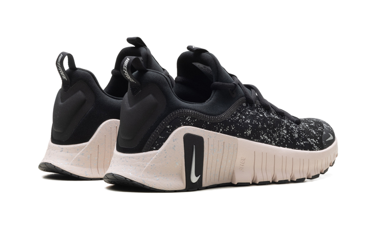 Free Metcon 6 SE WMNS"Black Silt Red" HV2017 001