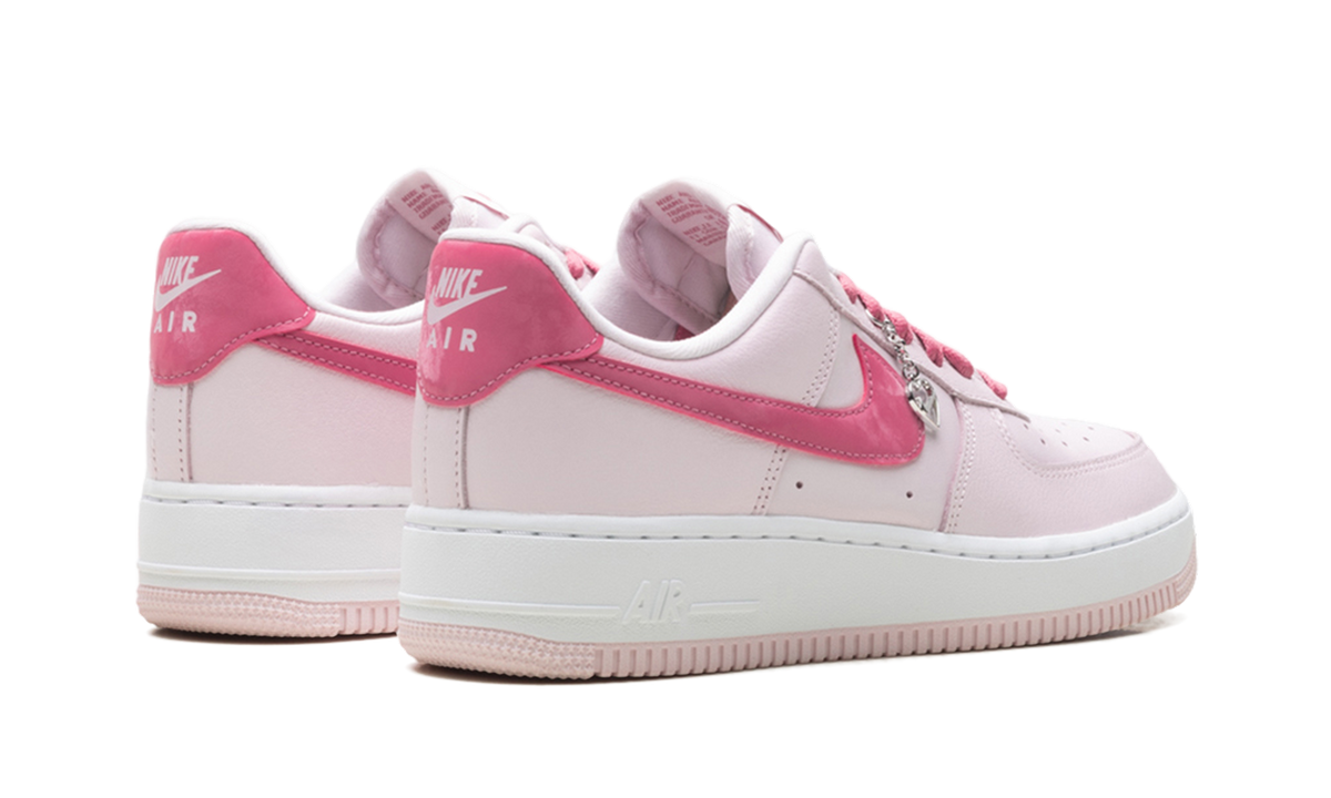 Air Force 1 Low WMNS"Valentine's Day (2026)" IO8755 600