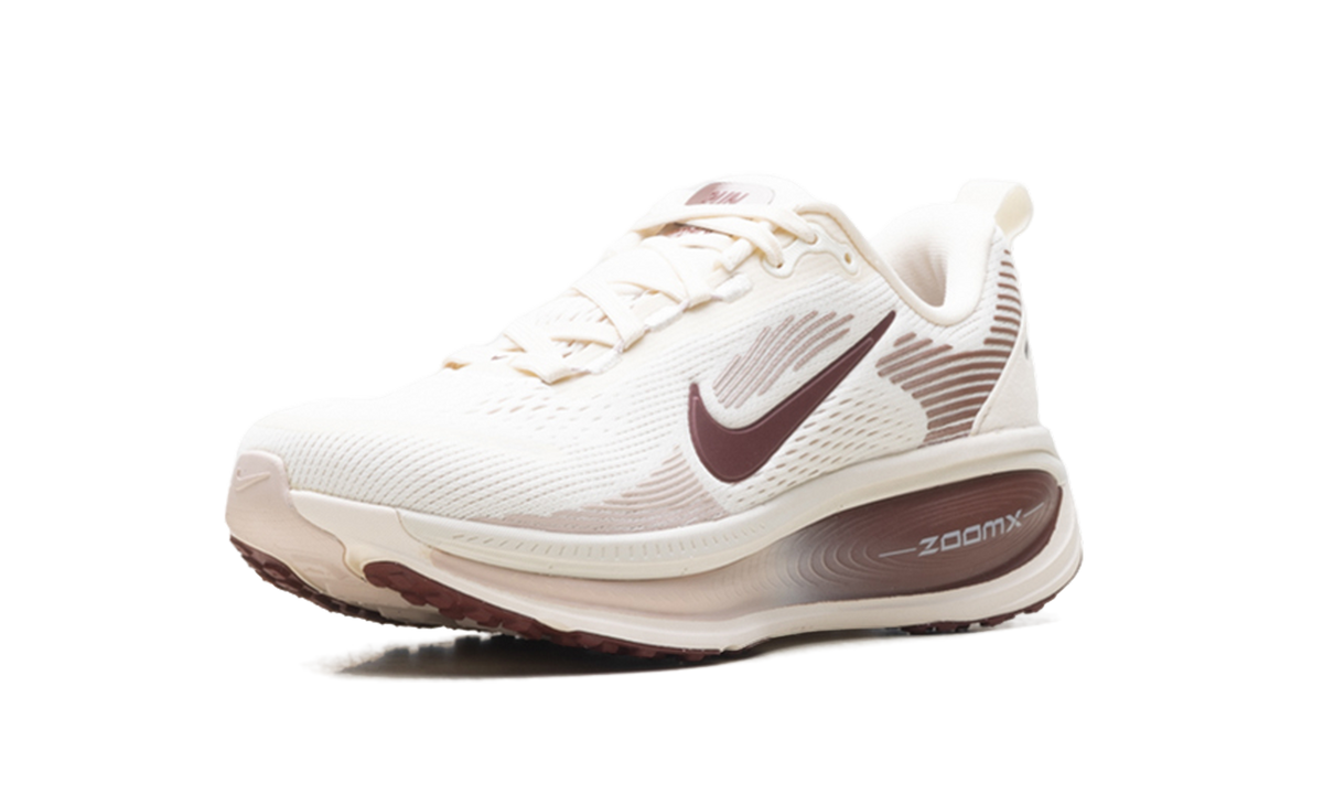 Vomero 18 WMNS"Pale Ivory Red Sepia Silt Red Dark Team Red" HM6804 108