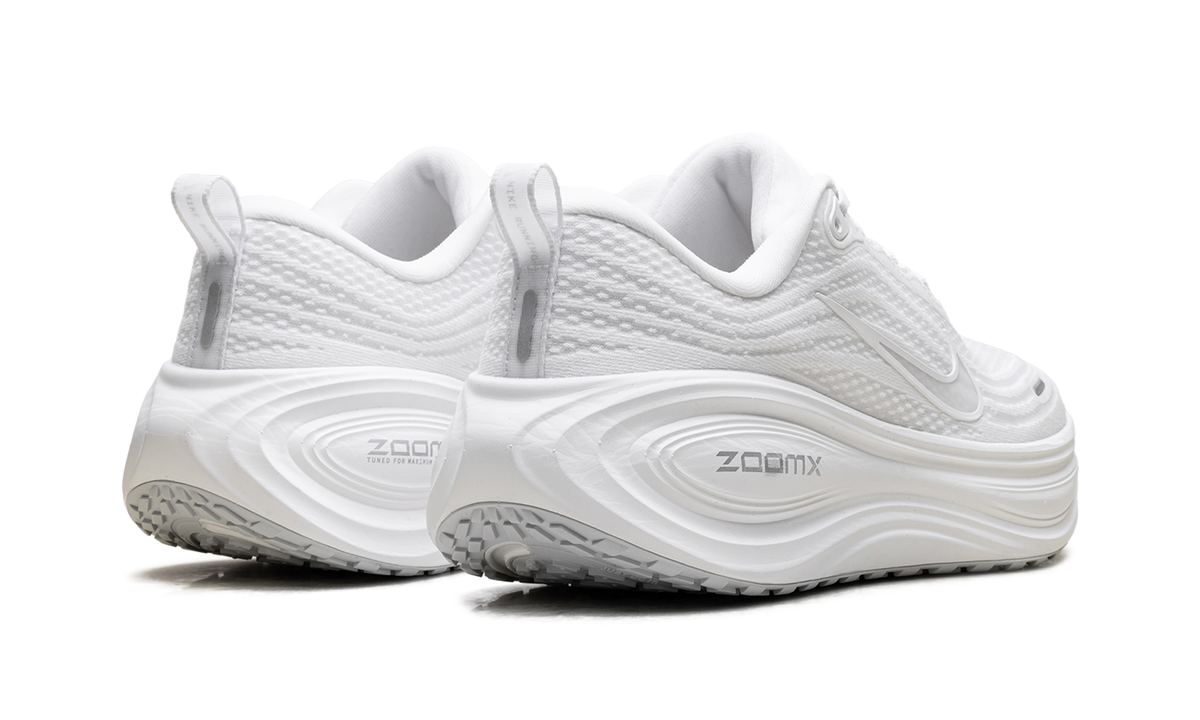 Vomero Plus WMNS"Triple White" HV8154 102